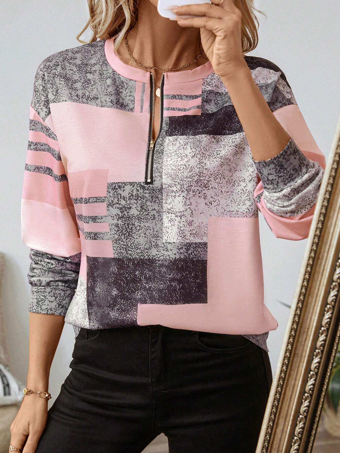 Mara – Sweater with graphic print and zipper closure