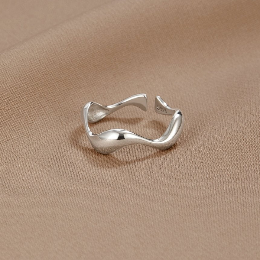 KIM | ELEGANT MINIMALIST RING
