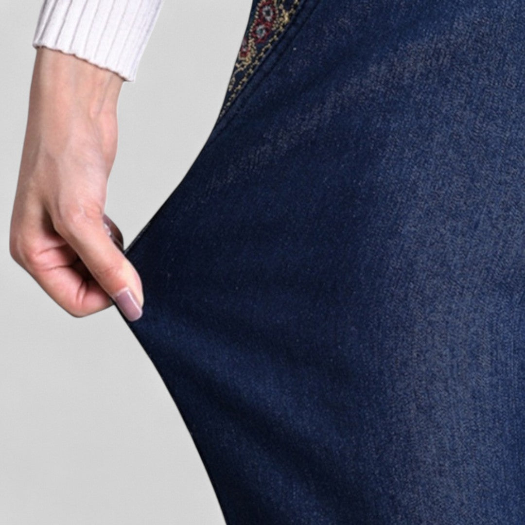 Maira | Women’s jeans with side pockets and elastic waistband